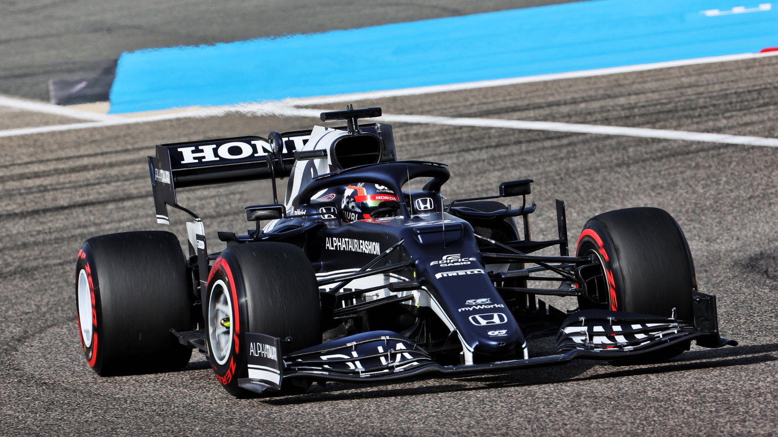 Yuki Tsunoda (JPN) AlphaTauri AT02.