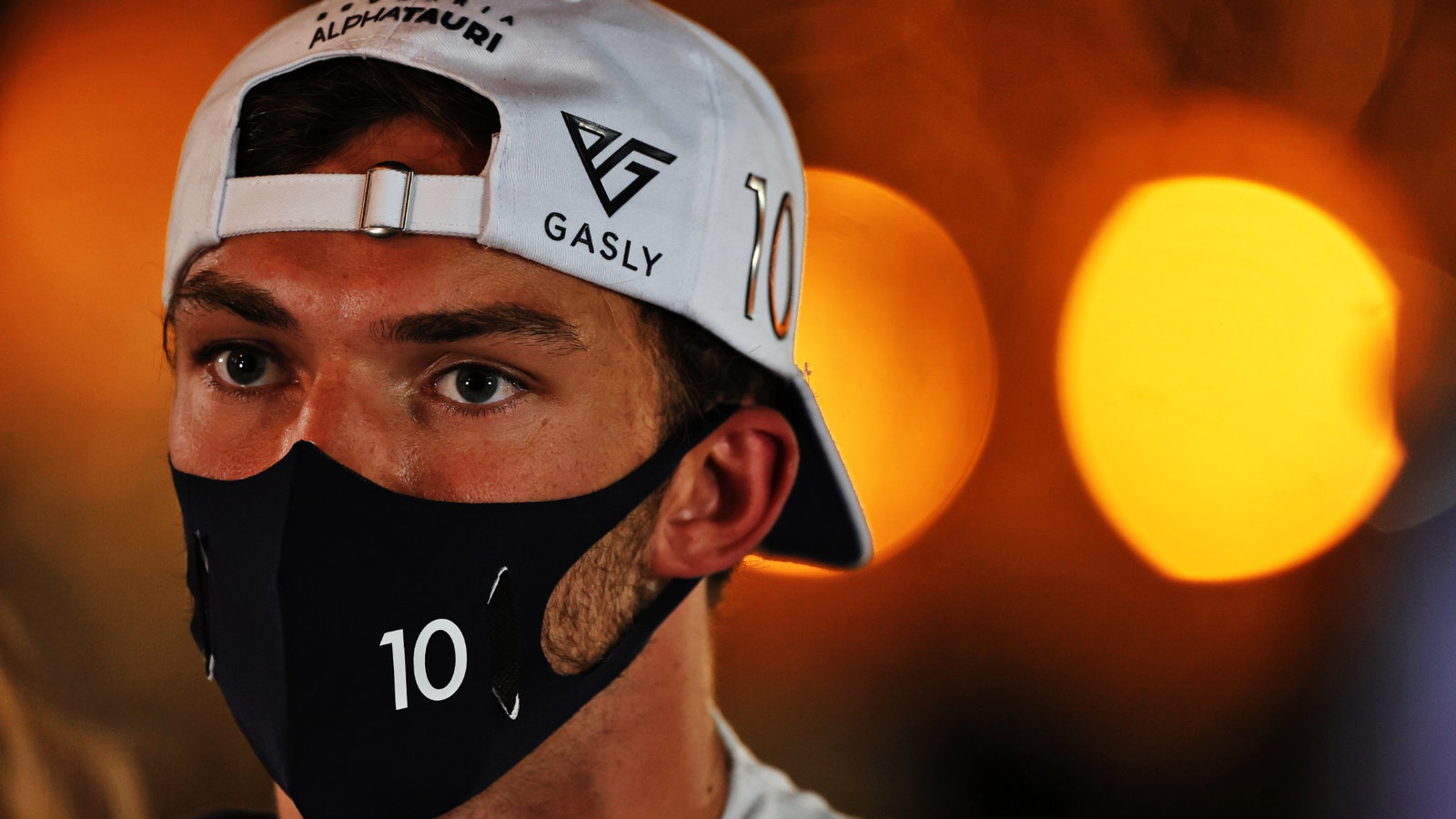 Pierre Gasly (FRA) AlphaTauri.