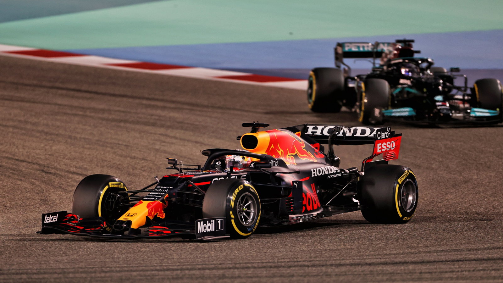 Max Verstappen (NLD) Red Bull Racing RB16B.