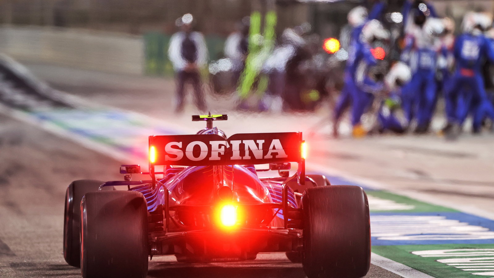 Nicholas Latifi (CDN) Williams Racing FW43B in the pits.