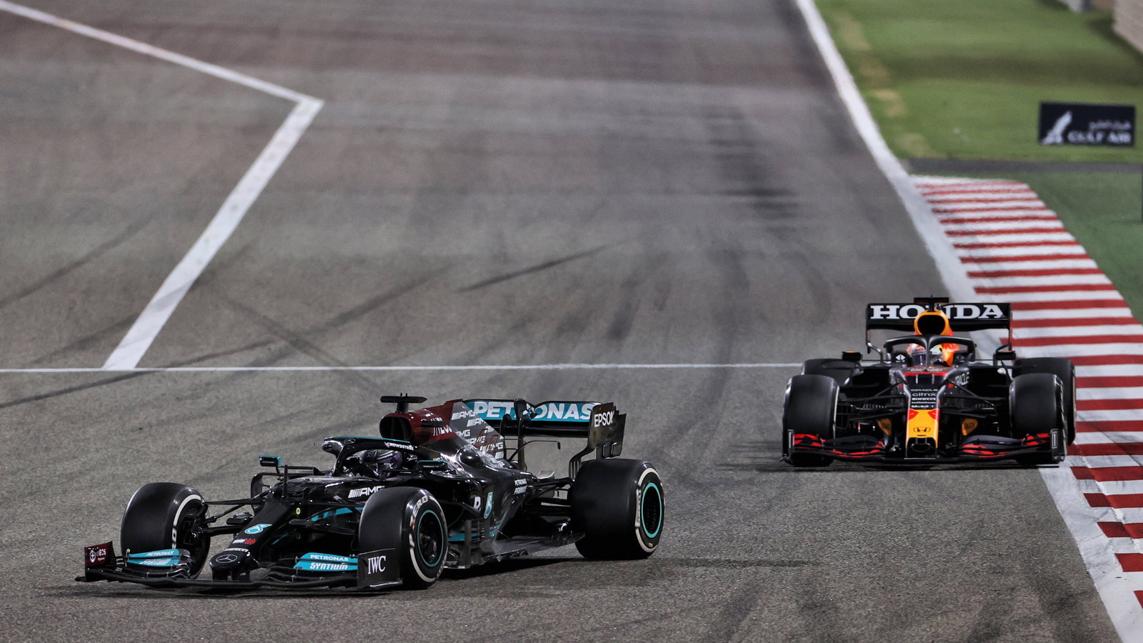 Lewis Hamilton (GBR) Mercedes AMG F1 W12 leads Max Verstappen (NLD) Red Bull Racing RB16B.