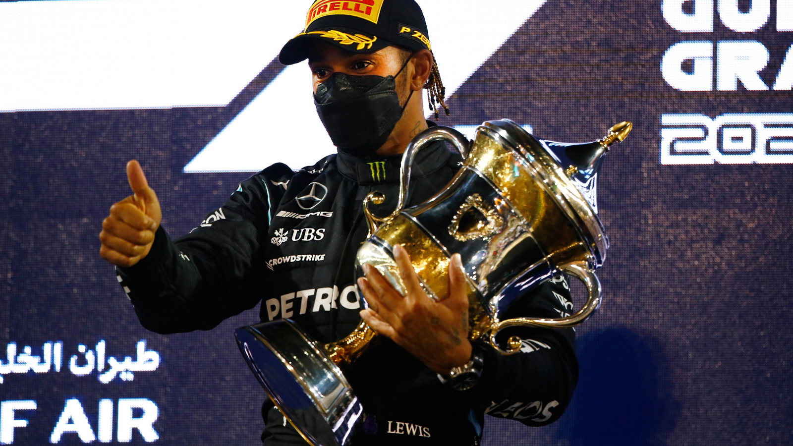 Race winner Lewis Hamilton (GBR) Mercedes AMG F1 celebrates on the podium.