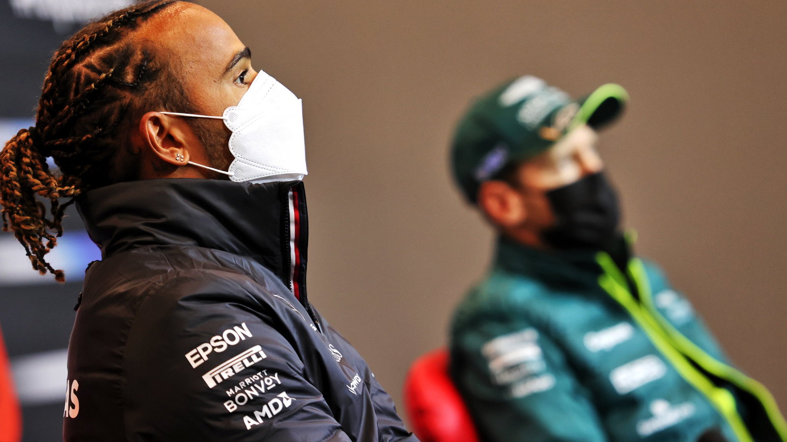 (L to R): Lewis Hamilton (GBR) Mercedes AMG F1 with Sebastian Vettel (GER) Aston Martin F1 Team in the FIA Press Conference.