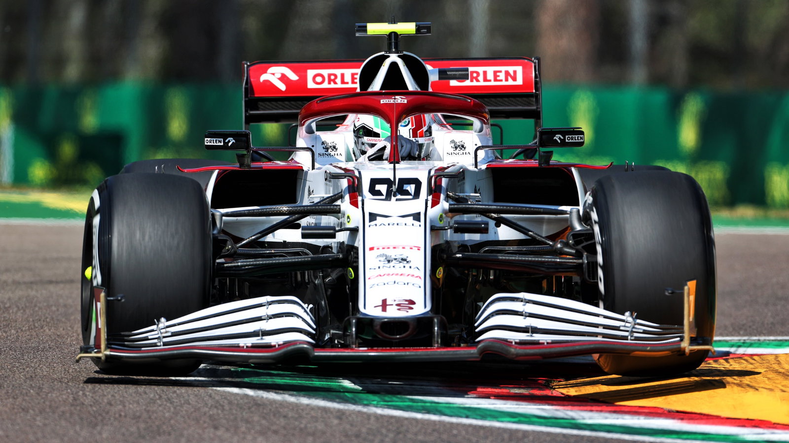 Antonio Giovinazzi (ITA) Alfa Romeo Racing C41.