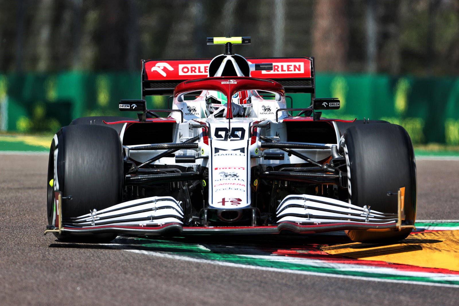 Antonio Giovinazzi (ITA) Alfa Romeo Racing C41.