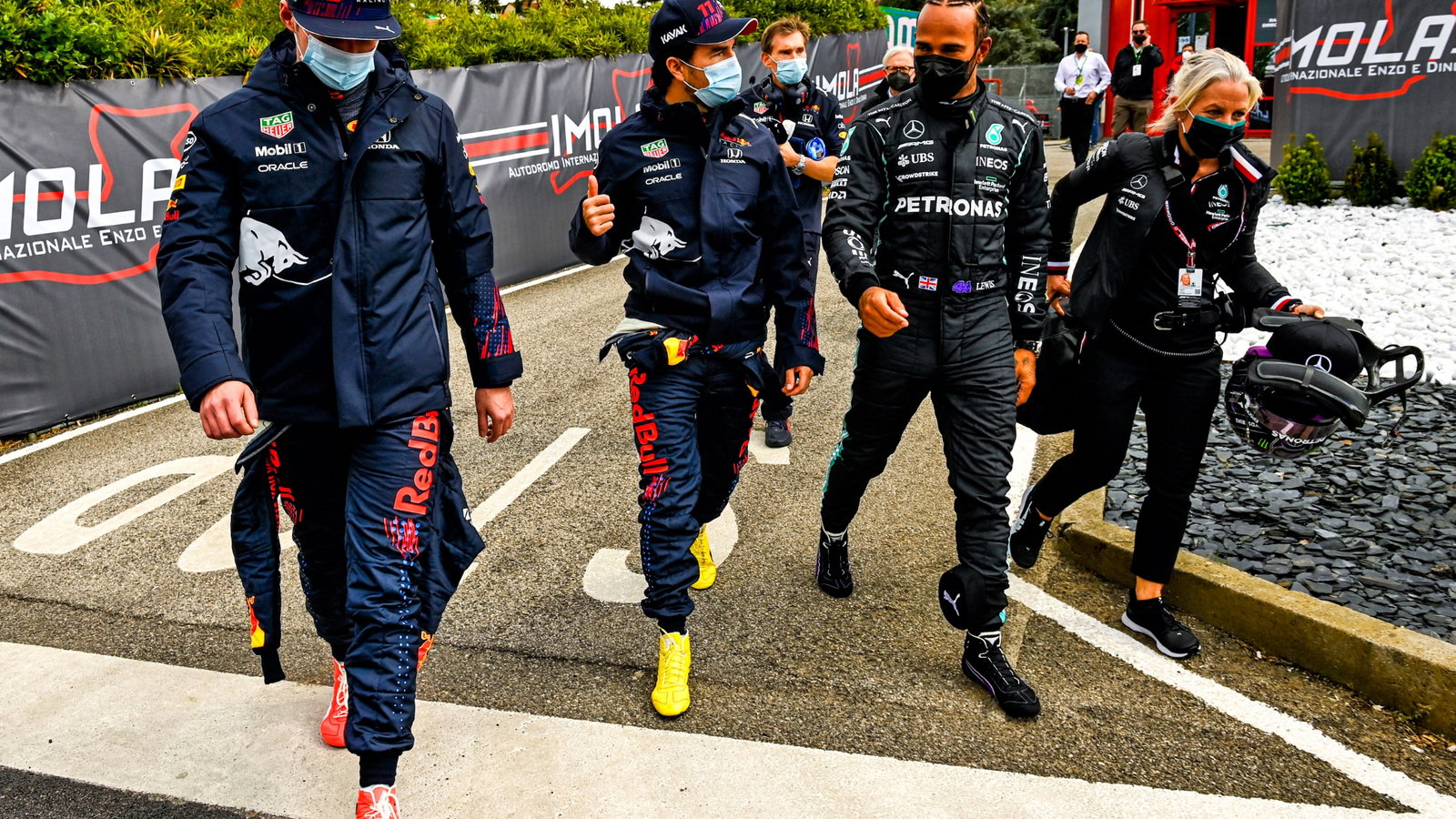 (L to R): Max Verstappen (NLD) Red Bull Racing with Sergio Perez (MEX) Red Bull Racing; Lewis Hamilton (GBR) Mercedes AMG F1; and Angela Cullen (NZL) Mercedes AMG F1 Physiotherapist.