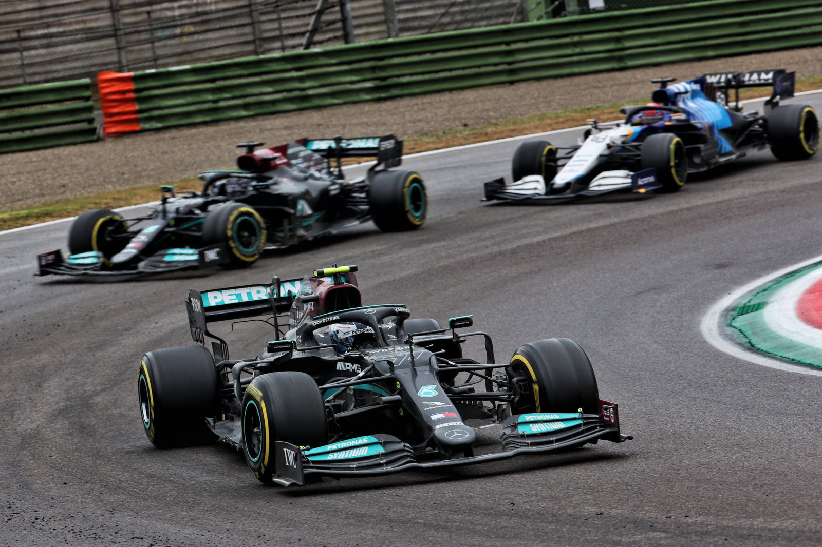 Valtteri Bottas (FIN) Mercedes AMG F1 W12 as Lewis Hamilton (GBR) Mercedes AMG F1 W12 runs off the circuit while attempting to lap George Russell (GBR) Williams Racing FW43B.