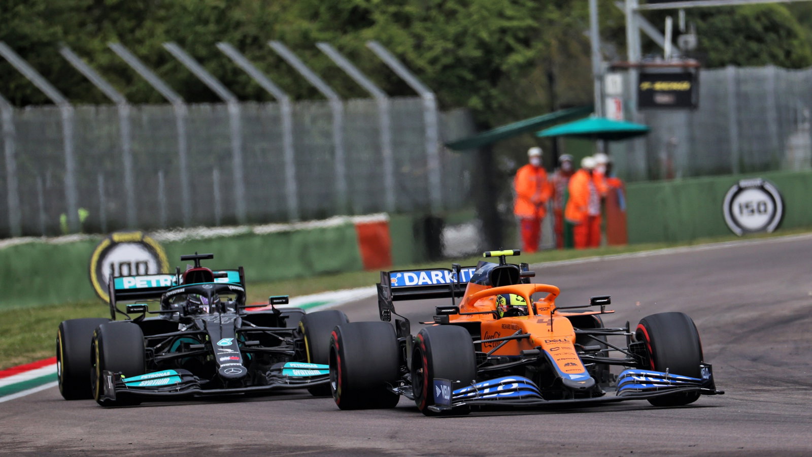 Lando Norris (GBR) McLaren MCL35M and Lewis Hamilton (GBR) Mercedes AMG F1 W12 battle for position.