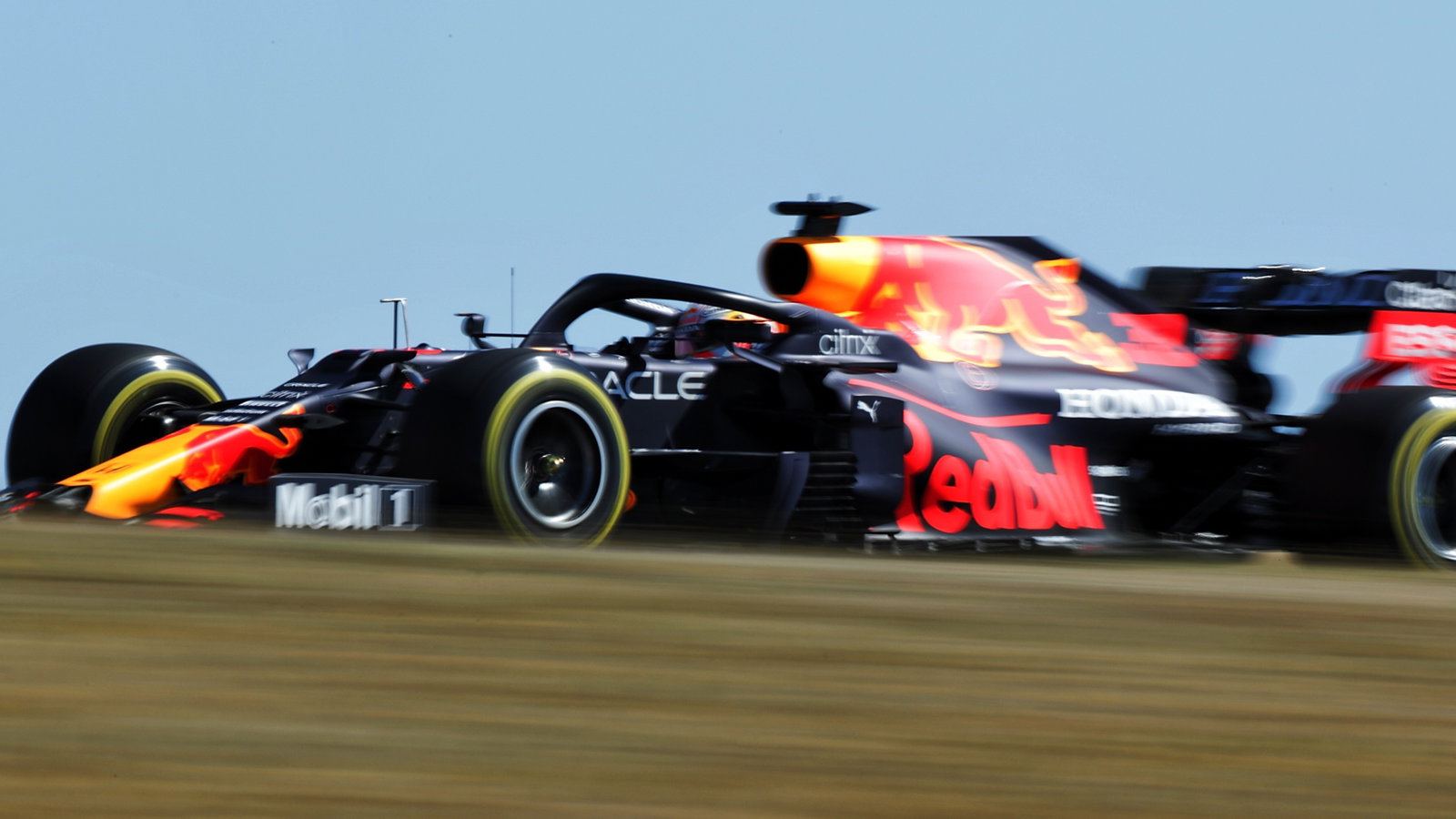 Max Verstappen (NLD) Red Bull Racing RB16B.