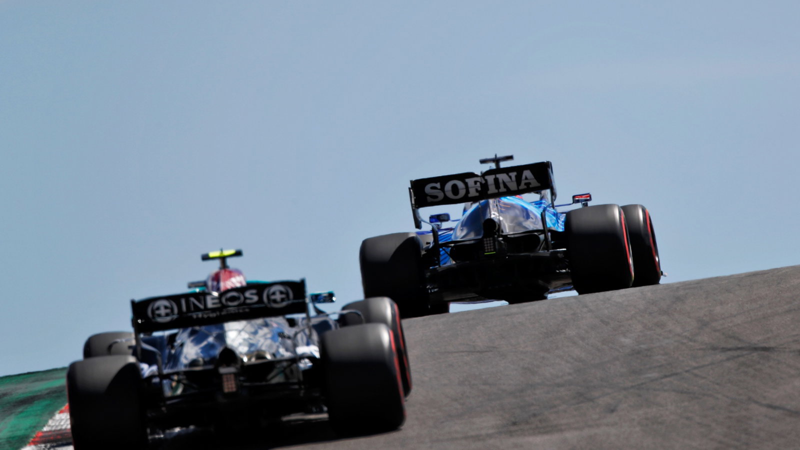 George Russell (GBR) Williams Racing FW43B leads Valtteri Bottas (FIN) Mercedes AMG F1 W12.