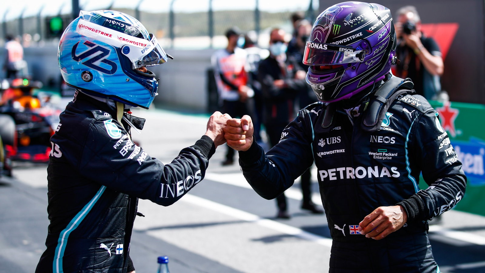 (L to R): Valtteri Bottas (FIN) Mercedes AMG F1 celebrates his pole position in qualifying parc ferme with second placed team mate Lewis Hamilton (GBR) Mercedes AMG F1.