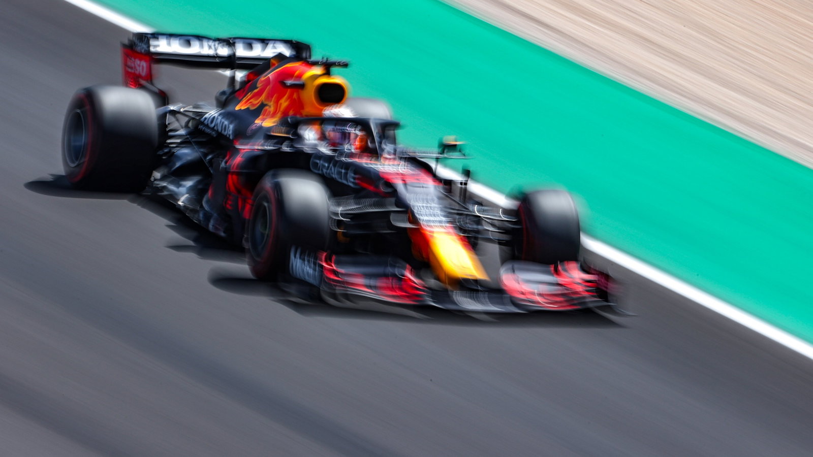 Max Verstappen (NLD) Red Bull Racing RB16B.