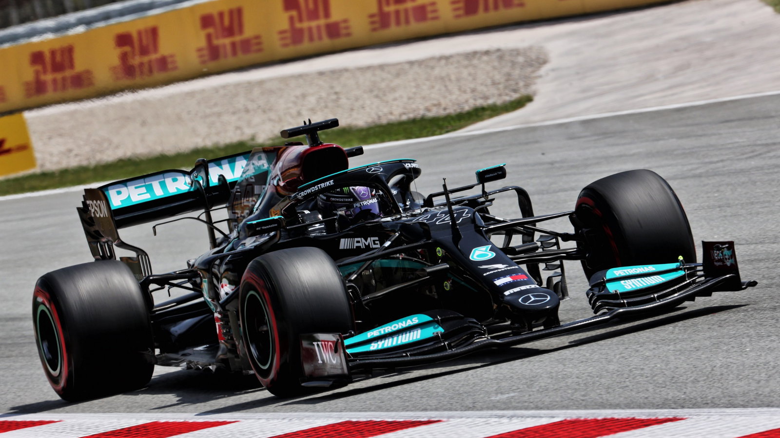 Lewis Hamilton (GBR) Mercedes AMG F1 W12.