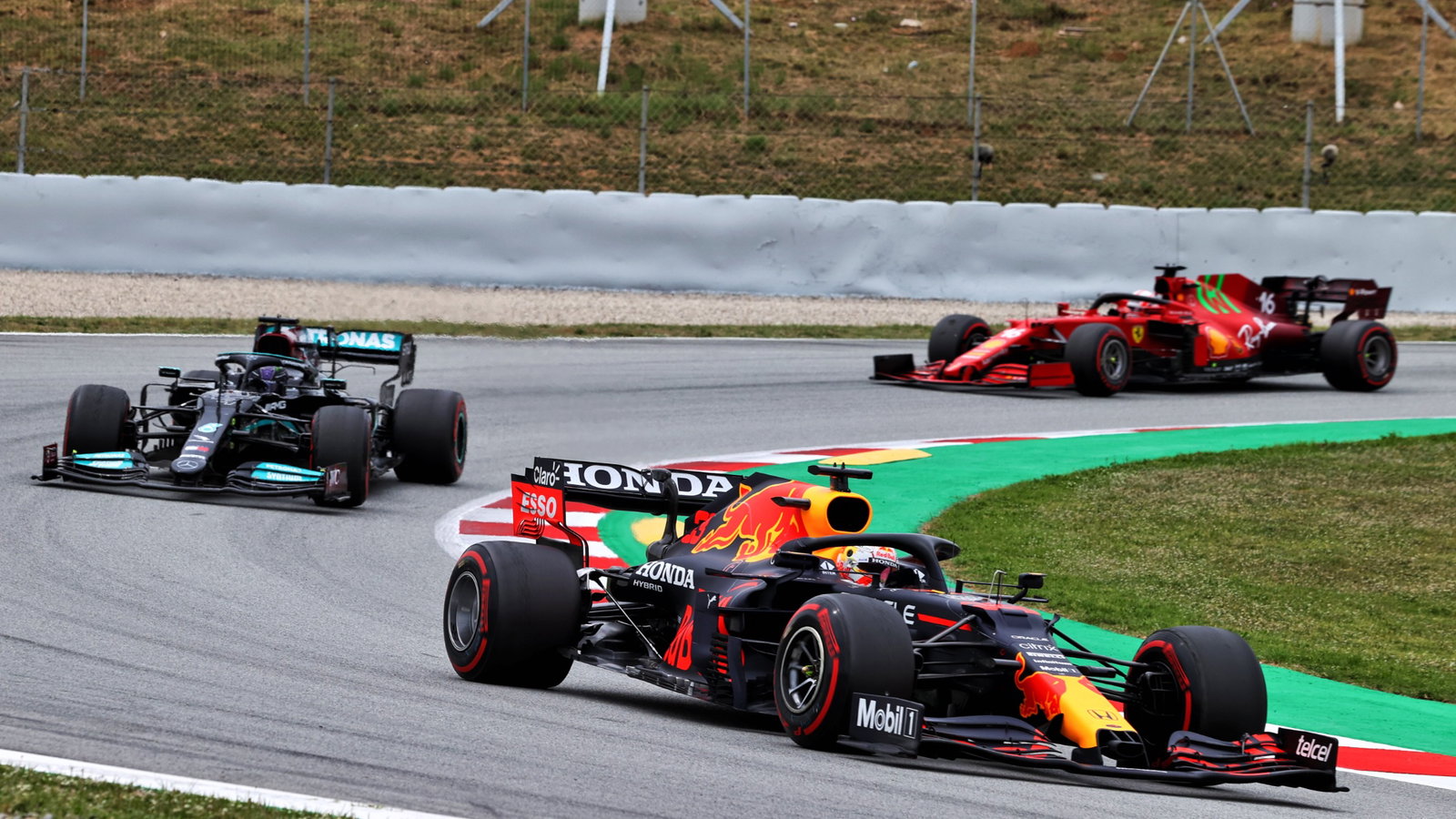 Max Verstappen (NLD) Red Bull Racing RB16B.