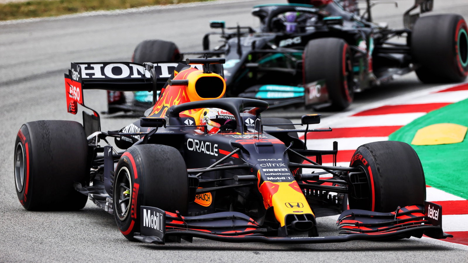 Max Verstappen (NLD) Red Bull Racing RB16B.