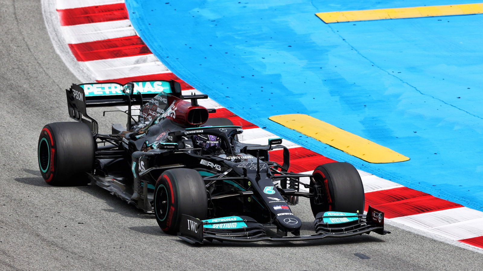 Lewis Hamilton (GBR) Mercedes AMG F1 W12.