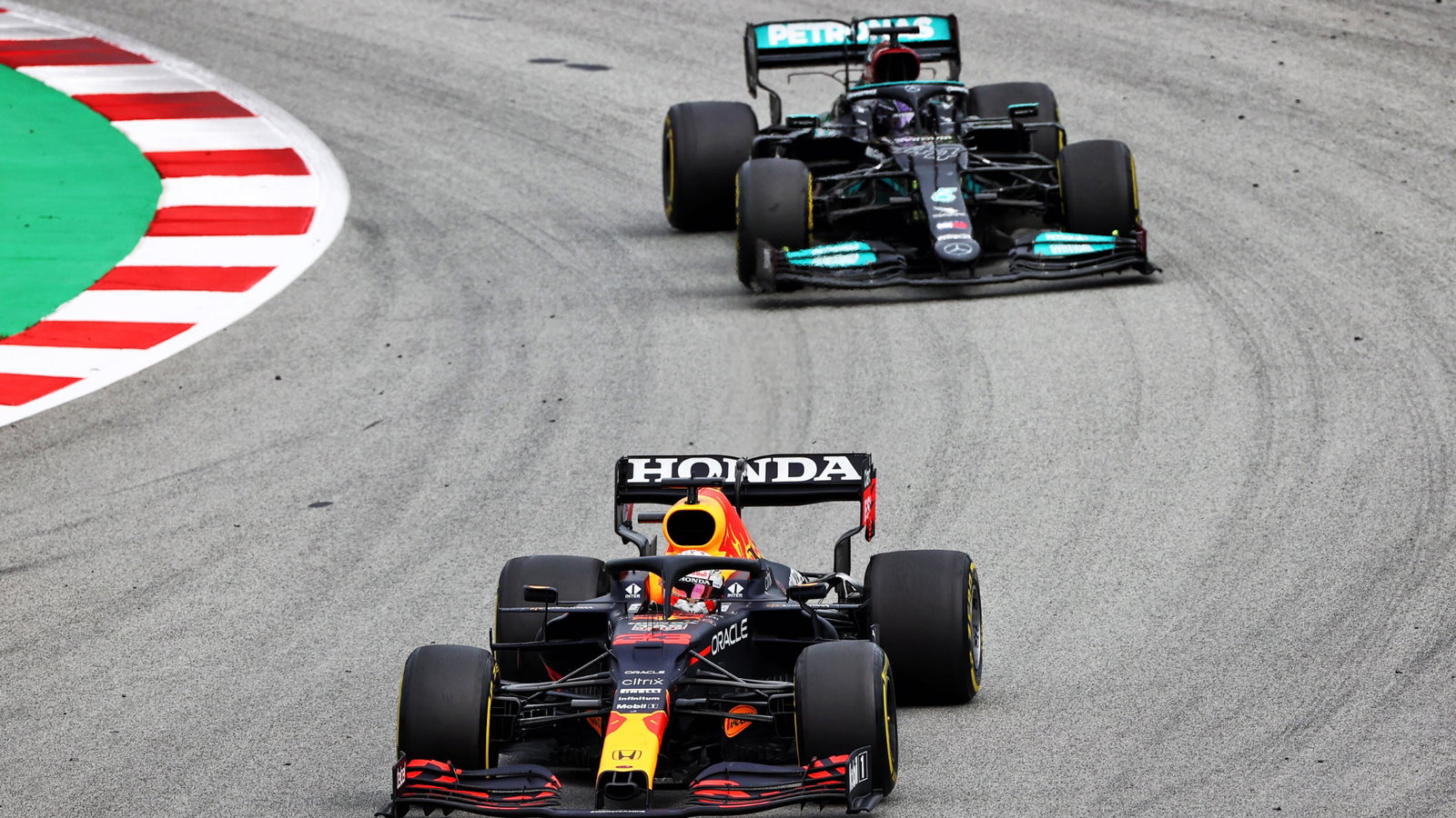 Max Verstappen (NLD) Red Bull Racing RB16B.