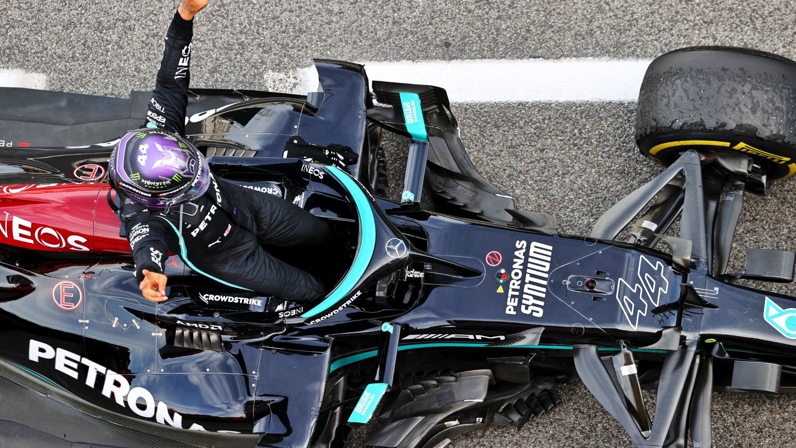 Race winner Lewis Hamilton (GBR) Mercedes AMG F1 W12 celebrates in parc ferme.