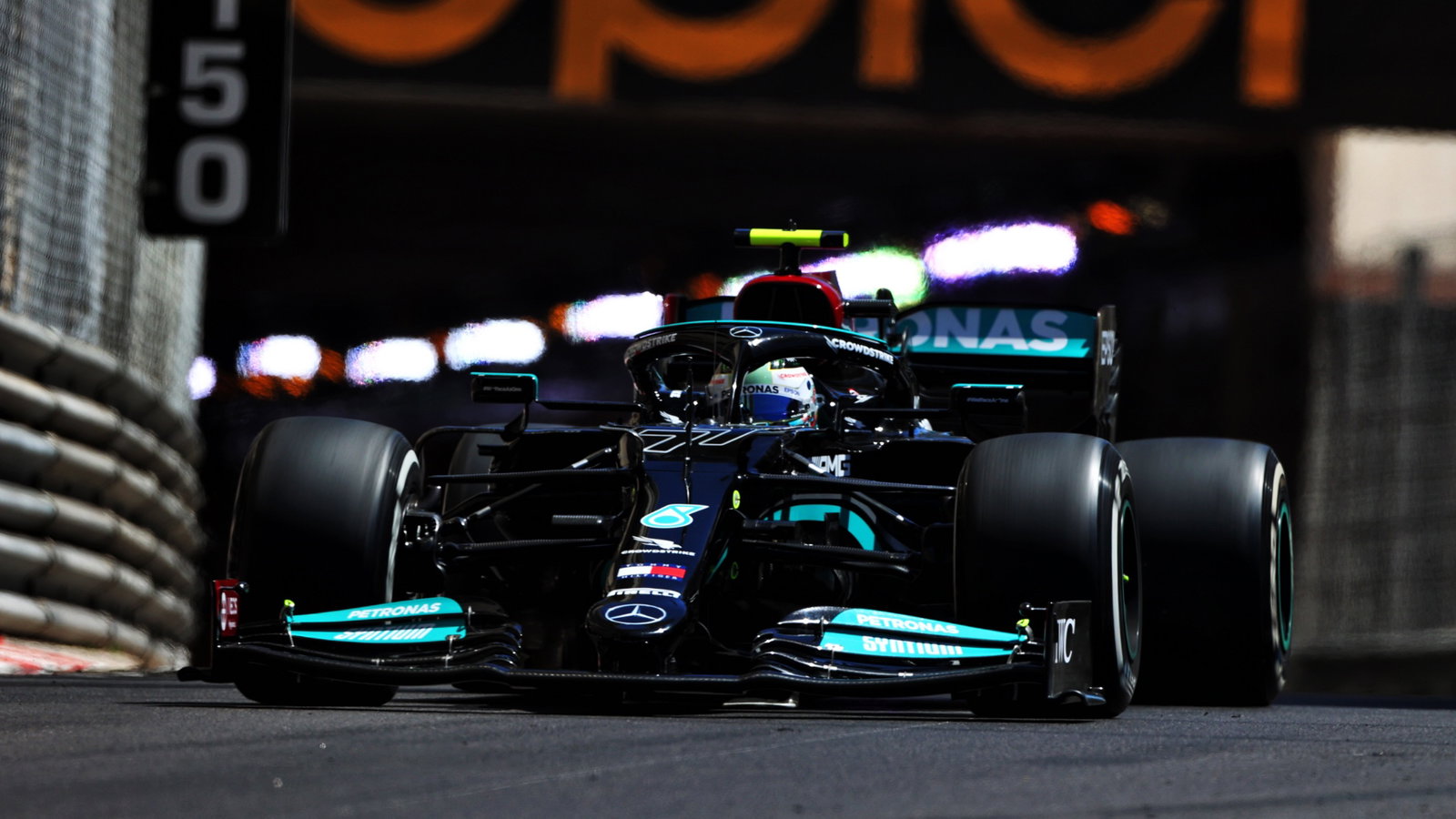 Valtteri Bottas (FIN) Mercedes AMG F1 W12.