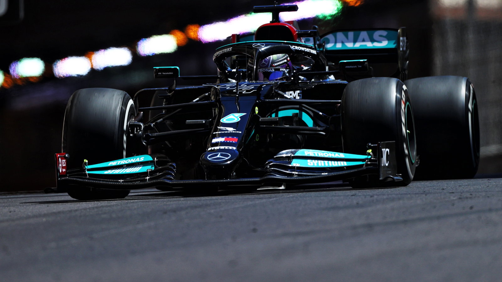 Lewis Hamilton (GBR) Mercedes AMG F1 W12.