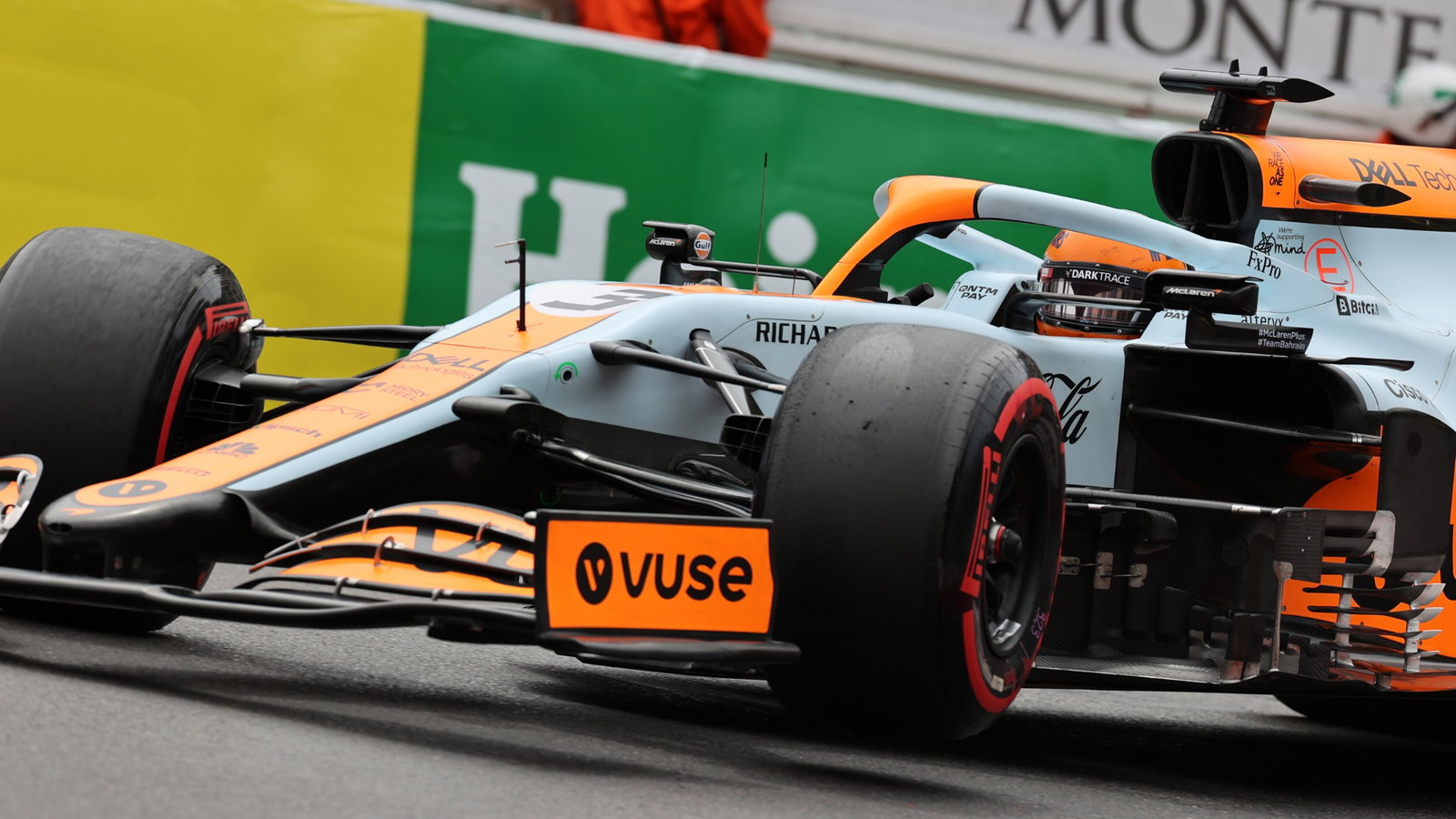 Daniel Ricciardo (AUS) McLaren MCL35M.