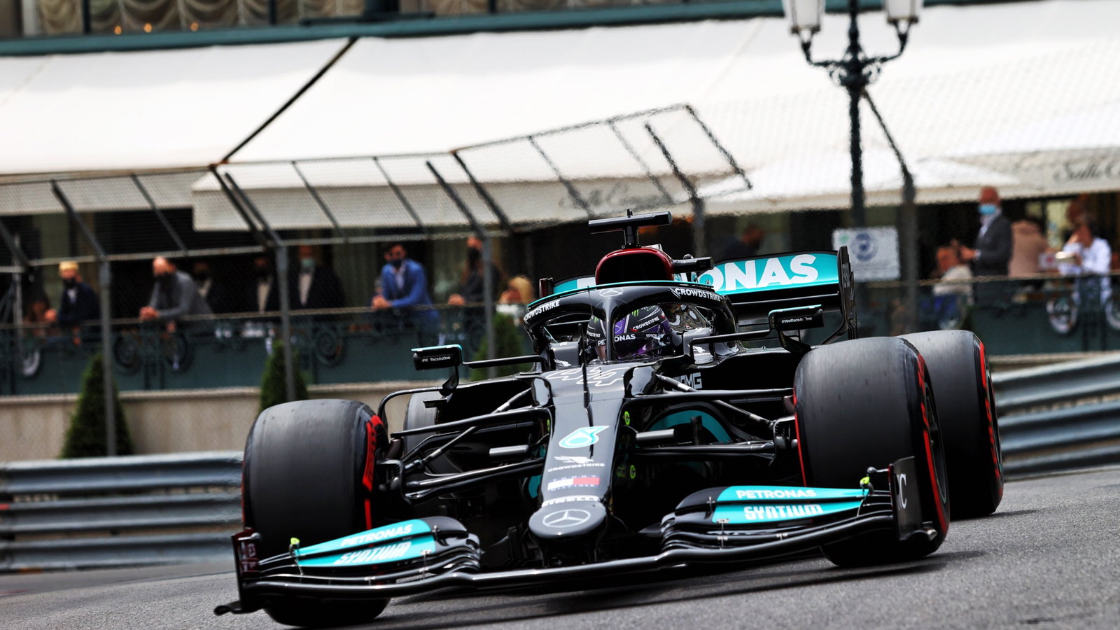 Lewis Hamilton (GBR) Mercedes AMG F1 W12.