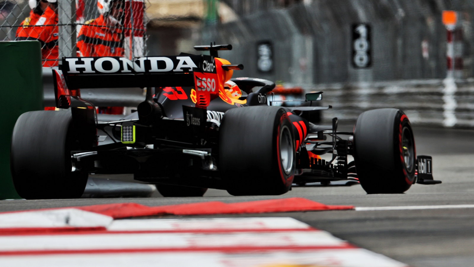 Max Verstappen (NLD) Red Bull Racing RB16B.