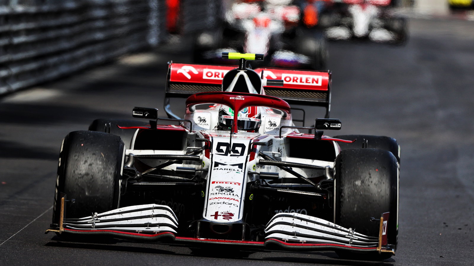 Antonio Giovinazzi (ITA) Alfa Romeo Racing C41.