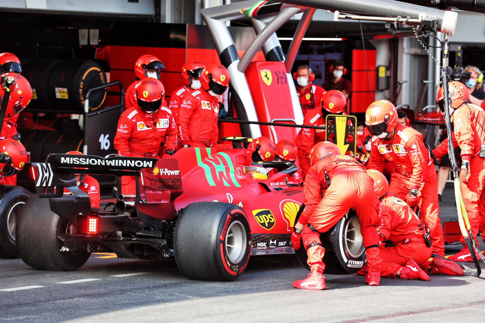 Carlos Sainz Jr (ESP) Ferrari SF-21 makes a pit stop.