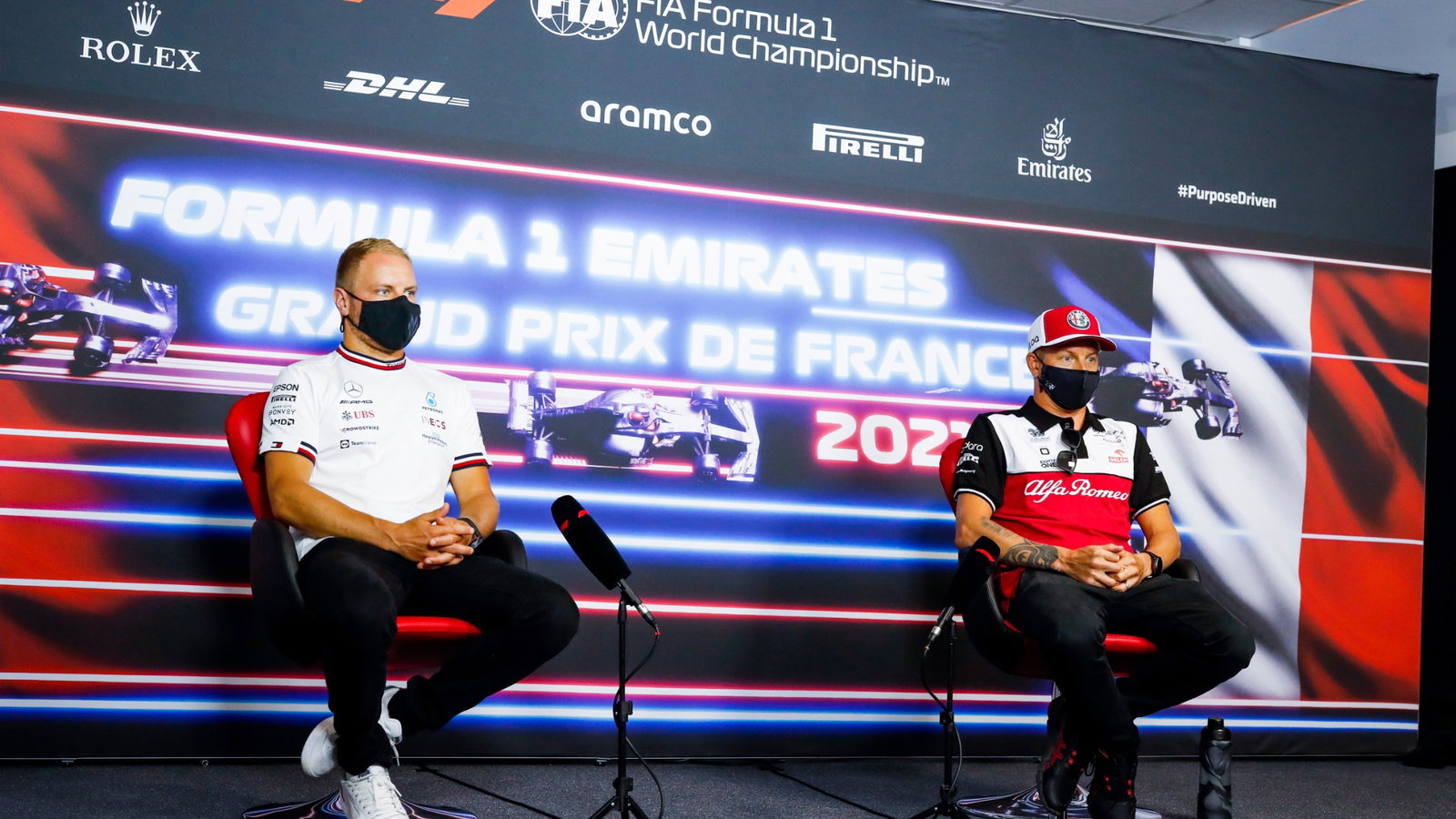 (L to R): Valtteri Bottas (FIN) Mercedes AMG F1 with Kimi Raikkonen (FIN) Alfa Romeo Racing in the FIA Press Conference.