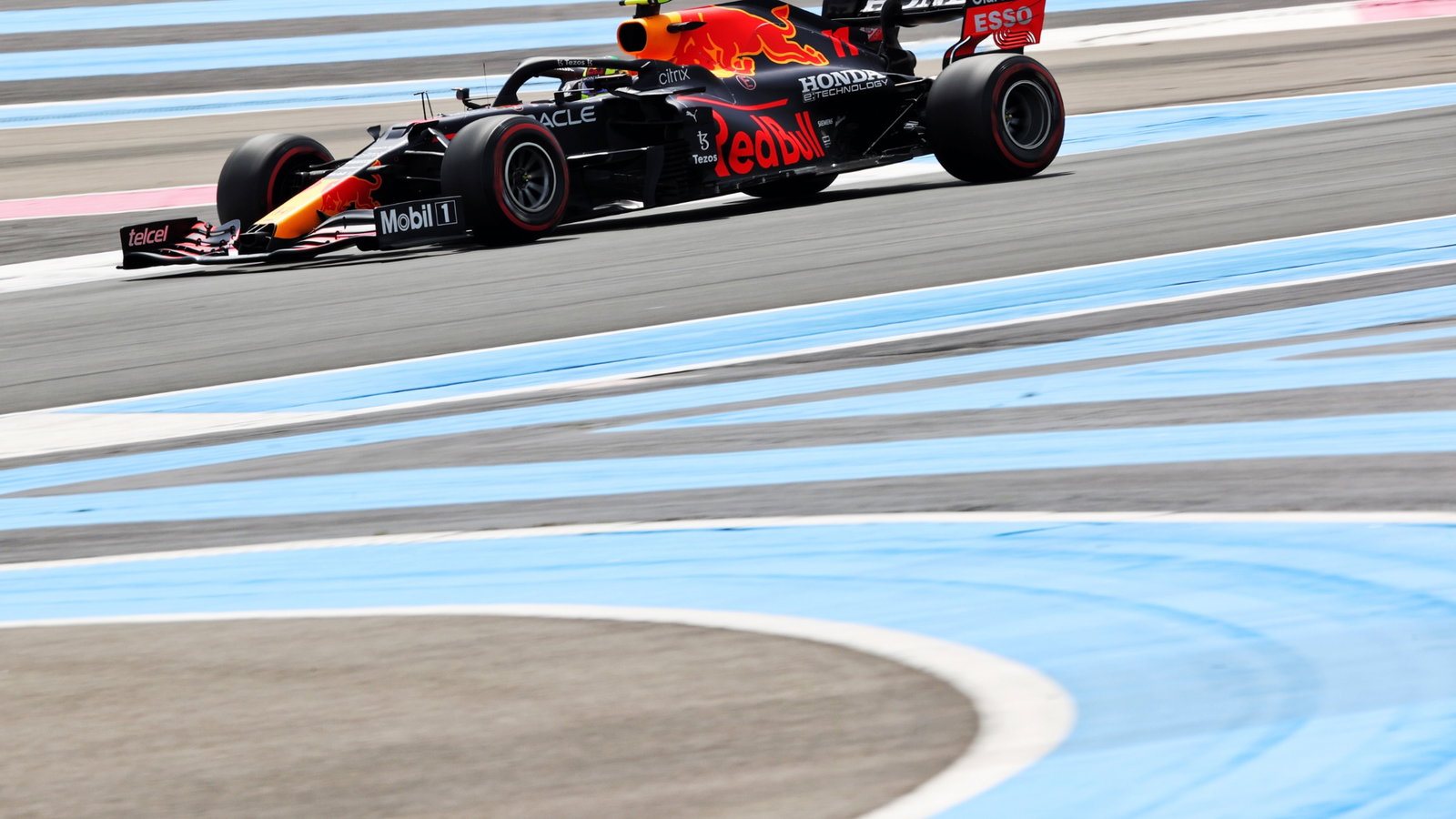 Sergio Perez (MEX) Red Bull Racing RB16B.