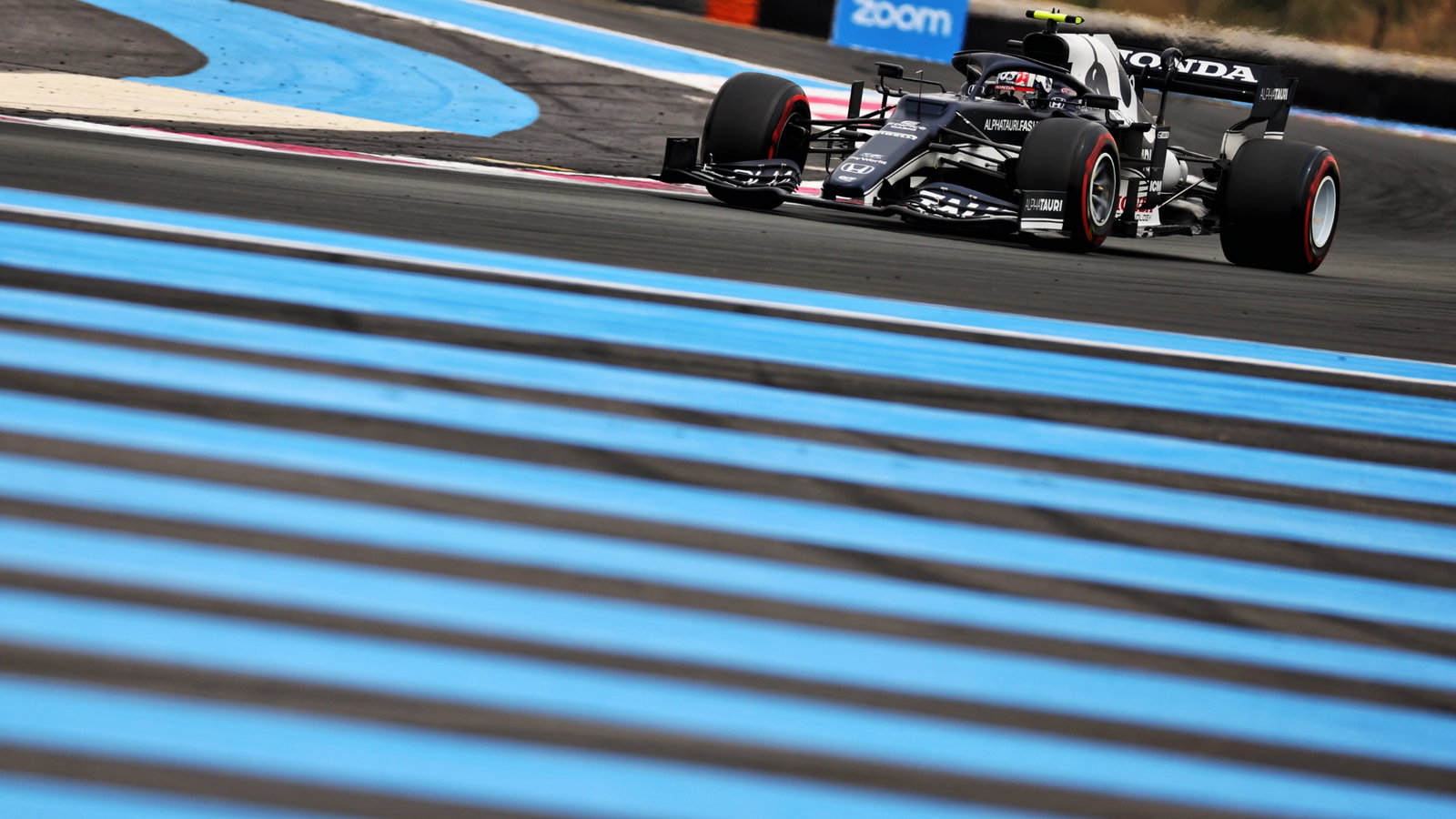 Pierre Gasly (FRA) AlphaTauri AT02.