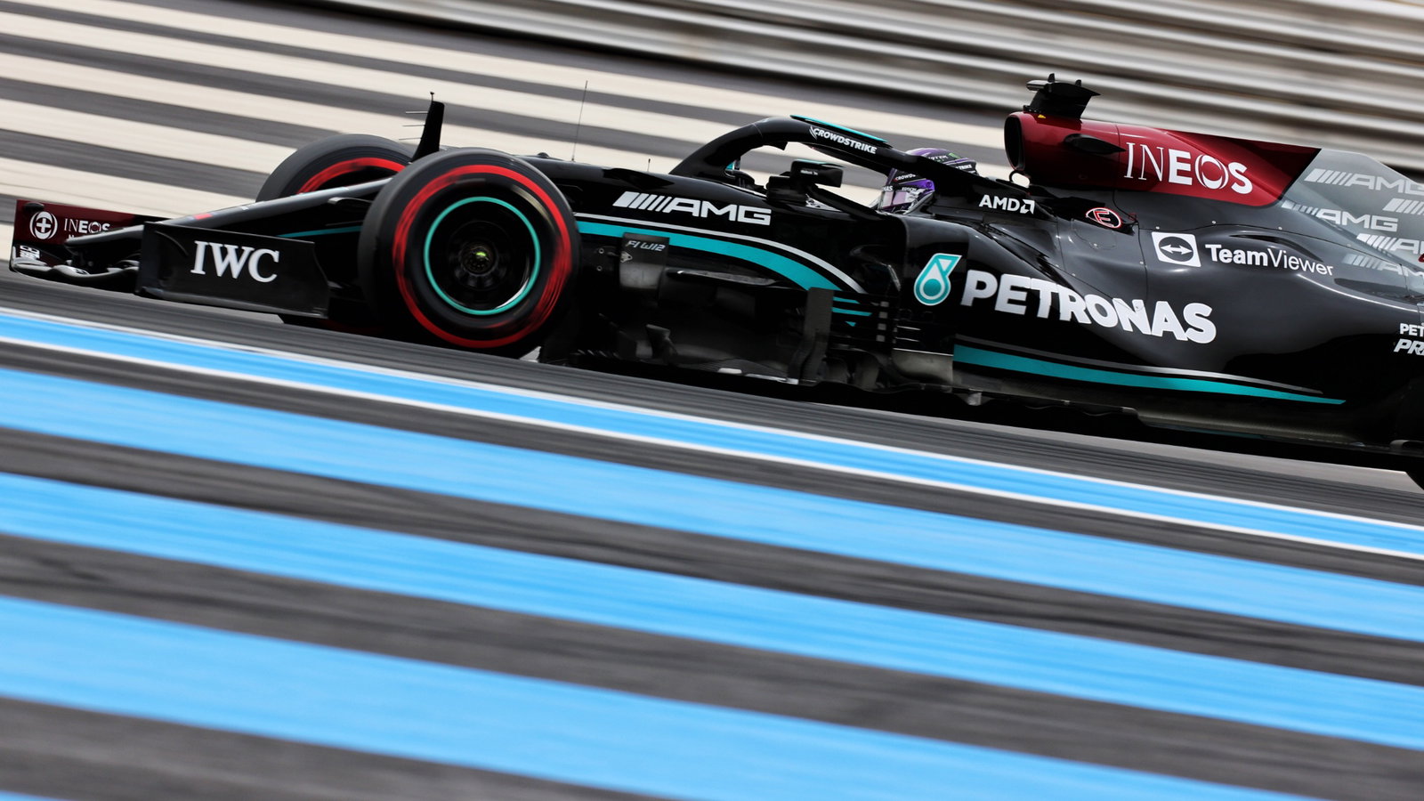 Lewis Hamilton (GBR) Mercedes AMG F1 W12.