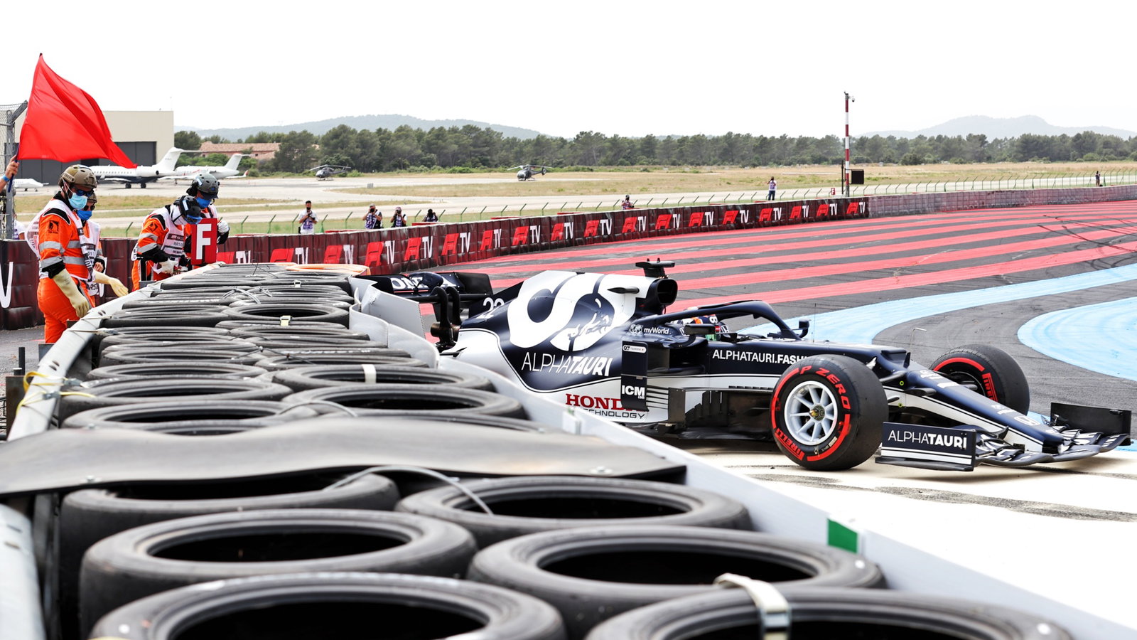 Yuki Tsunoda (JPN) AlphaTauri AT02 crashed out of qualifying.