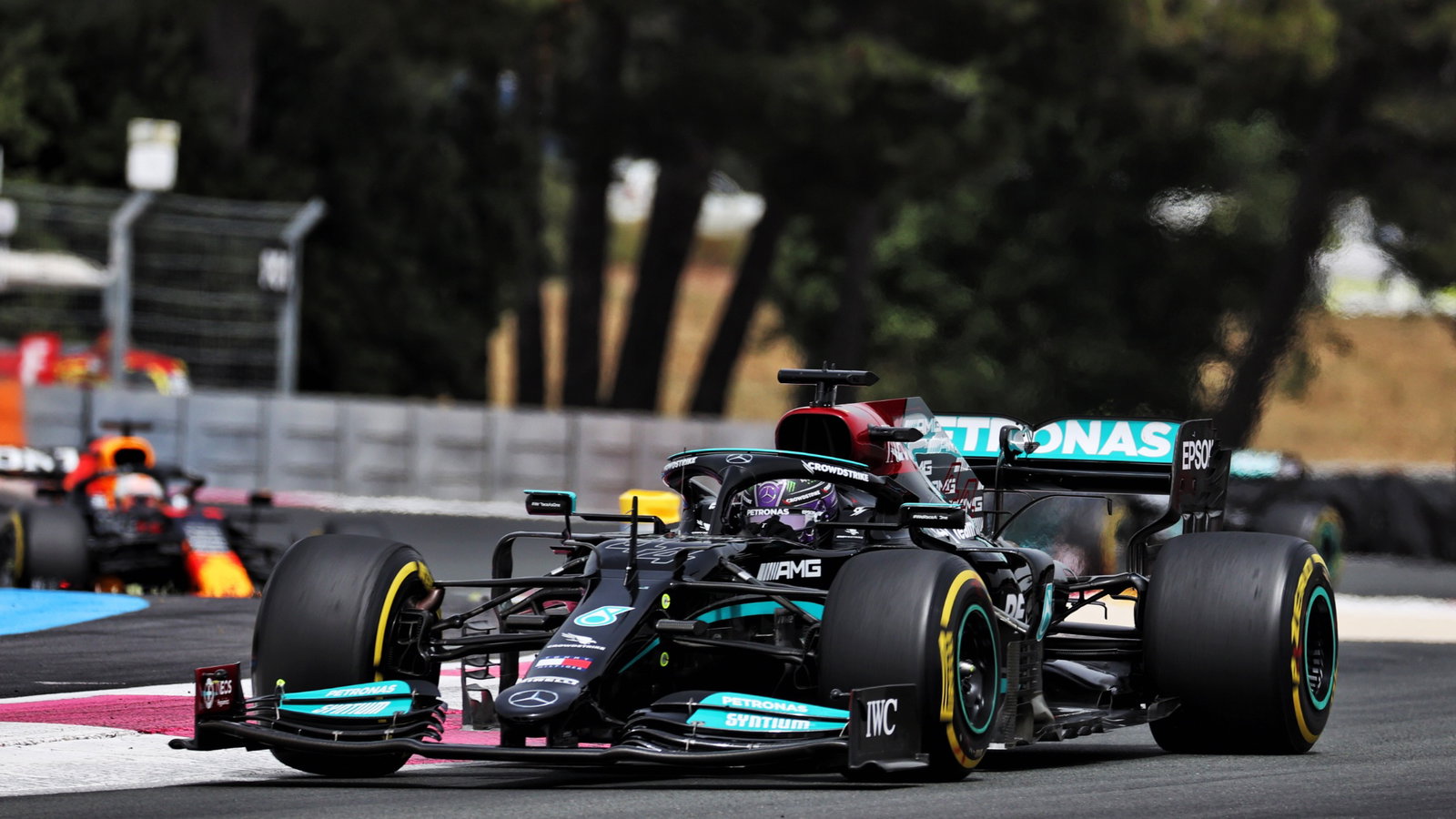 Lewis Hamilton (GBR) Mercedes AMG F1 W12.