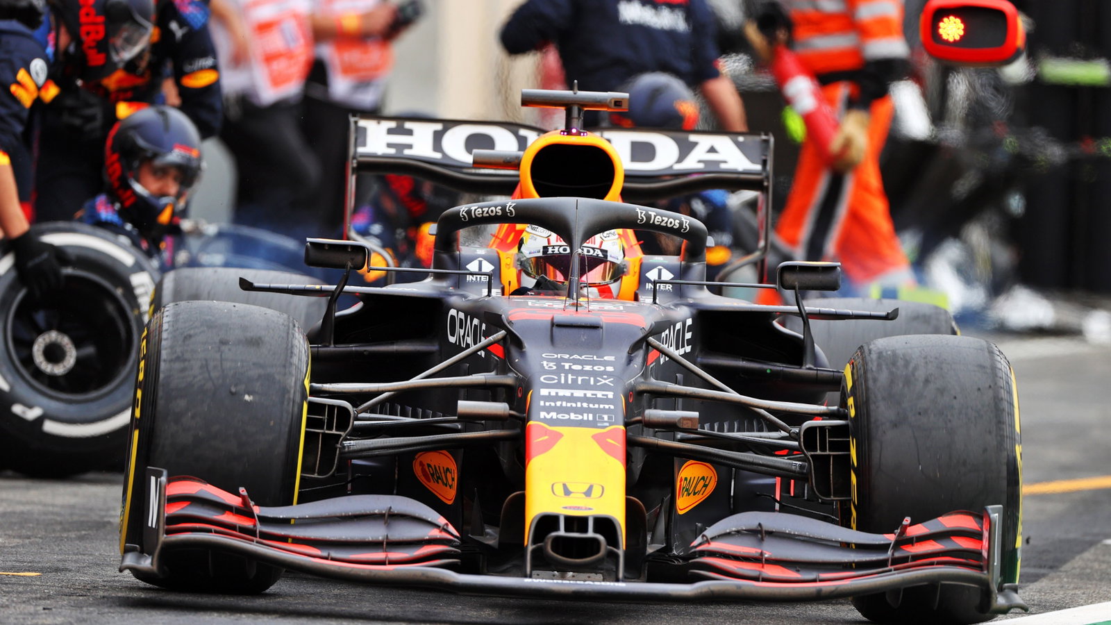 Max Verstappen (NLD) Red Bull Racing RB16B makes a pit stop.