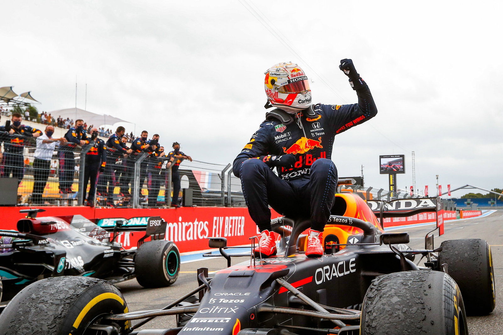 Race winner Max Verstappen (NLD) Red Bull Racing RB16B celebrates in parc ferme.
