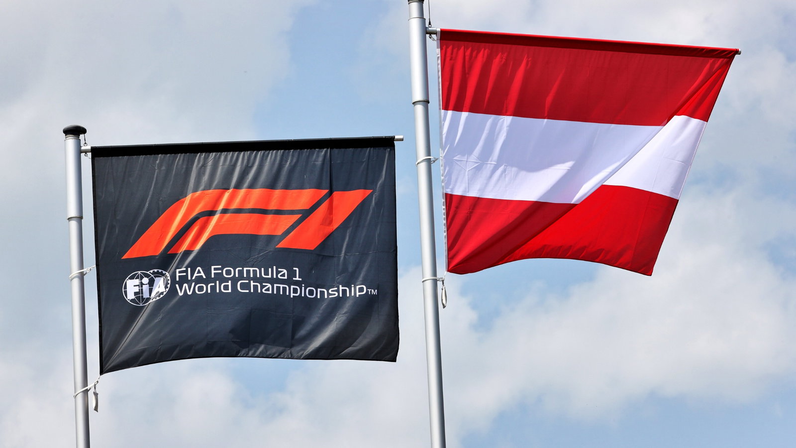 Circuit atmosphere - F1 and Austria flags.