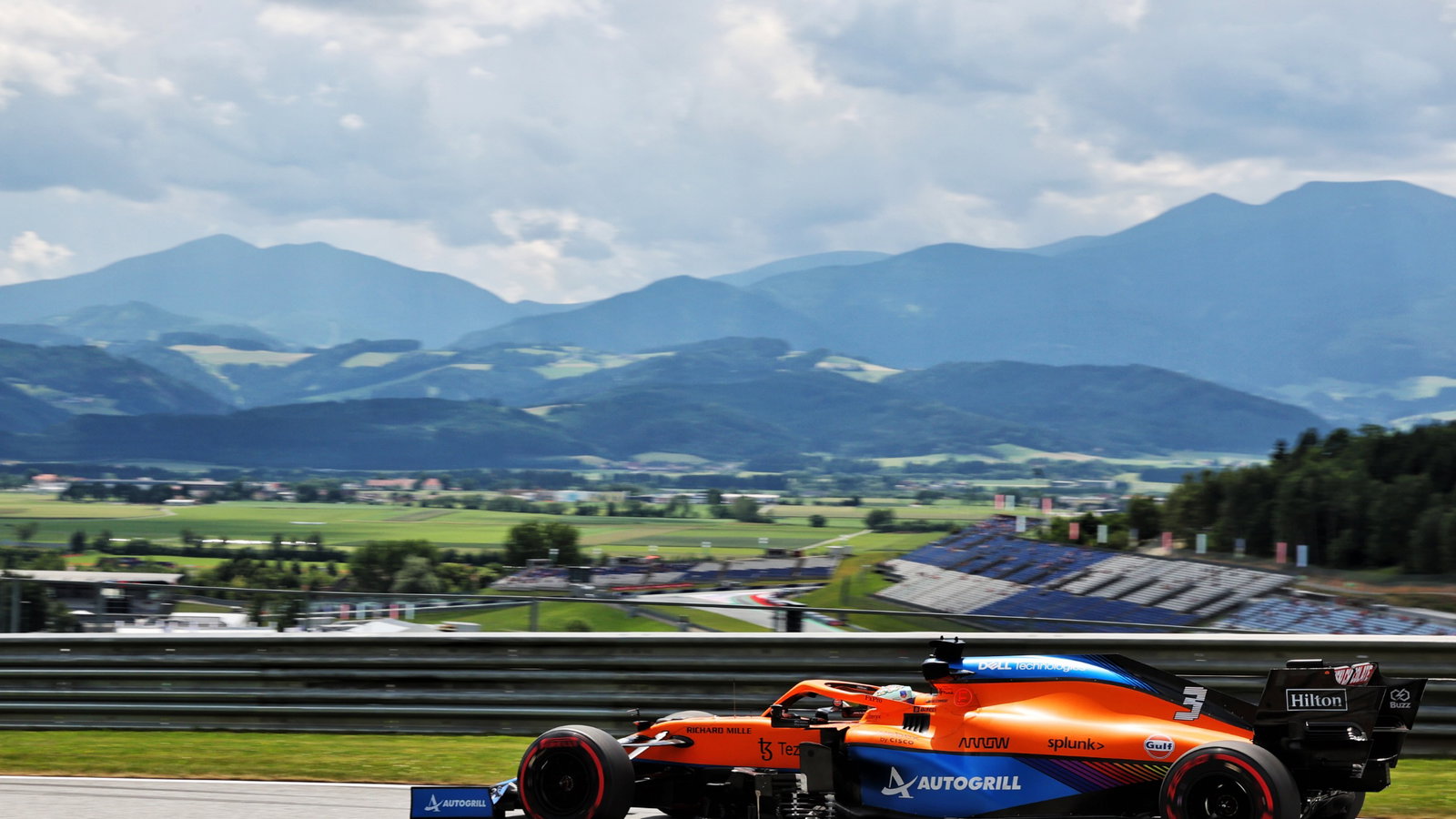 Daniel Ricciardo (AUS) McLaren MCL35M.