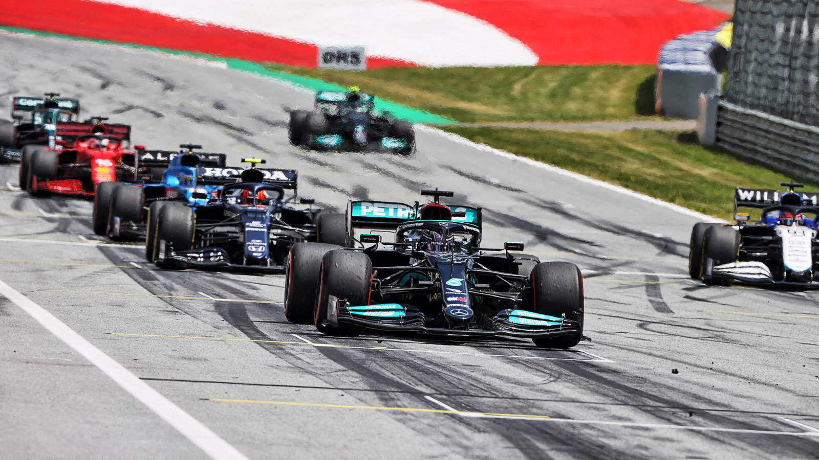 Lewis Hamilton (GBR) Mercedes AMG F1 W12.