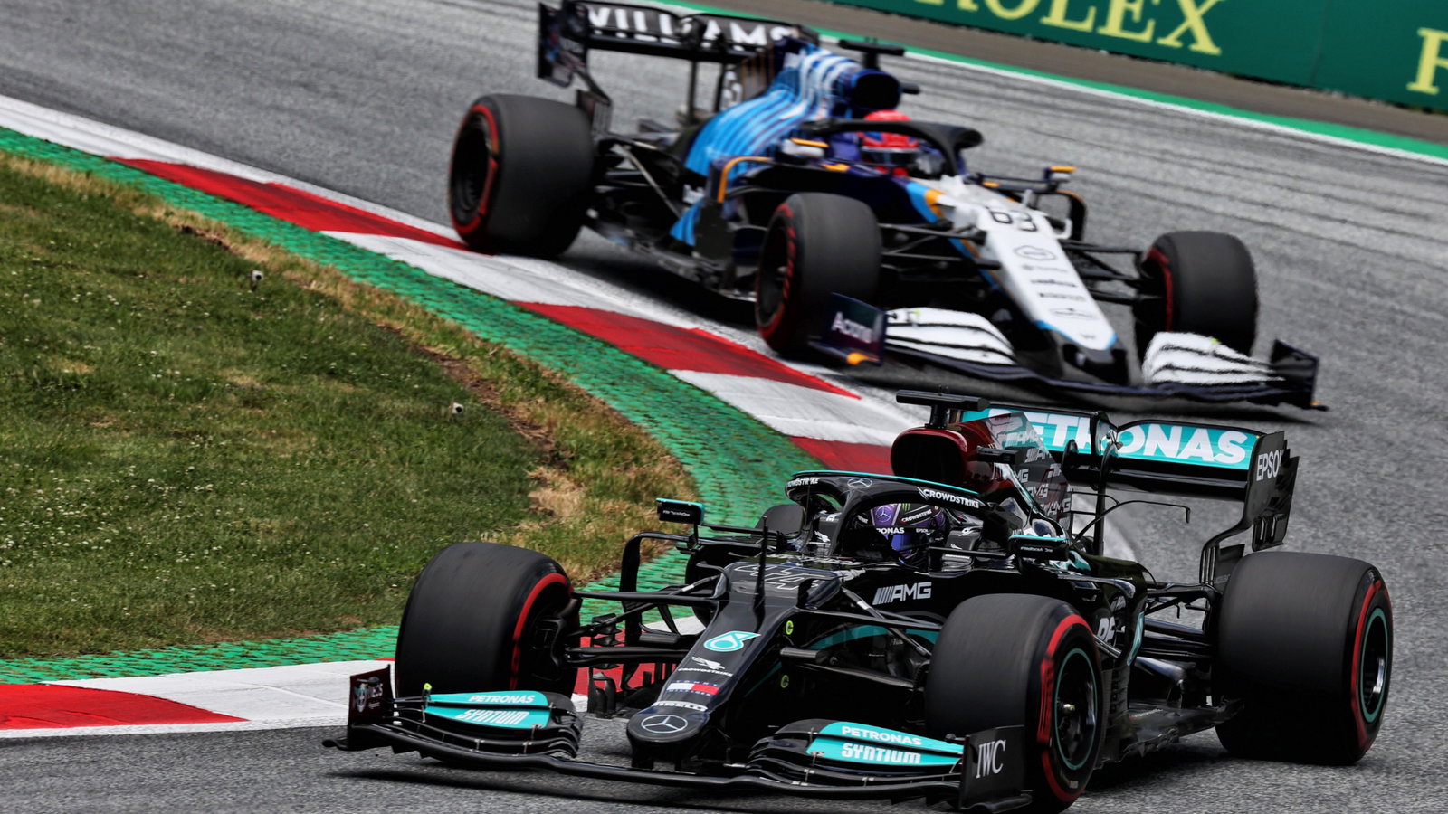 Lewis Hamilton (GBR) Mercedes AMG F1 W12 leads George Russell (GBR) Williams Racing FW43B.