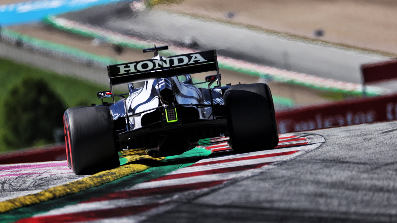 Yuki Tsunoda (JPN) AlphaTauri AT02.