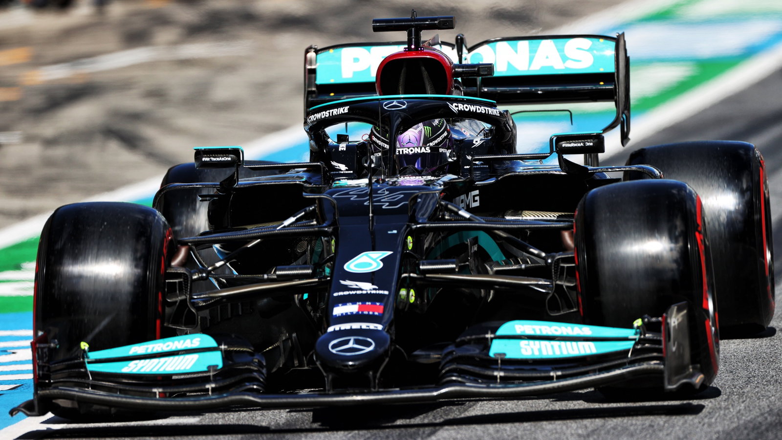 Lewis Hamilton (GBR) Mercedes AMG F1 W12.