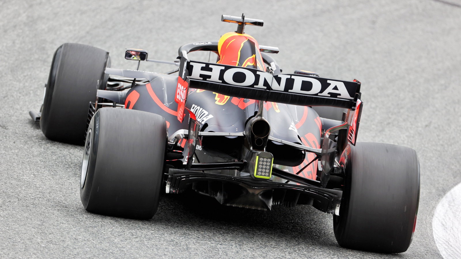 Max Verstappen (NLD) Red Bull Racing RB16B.