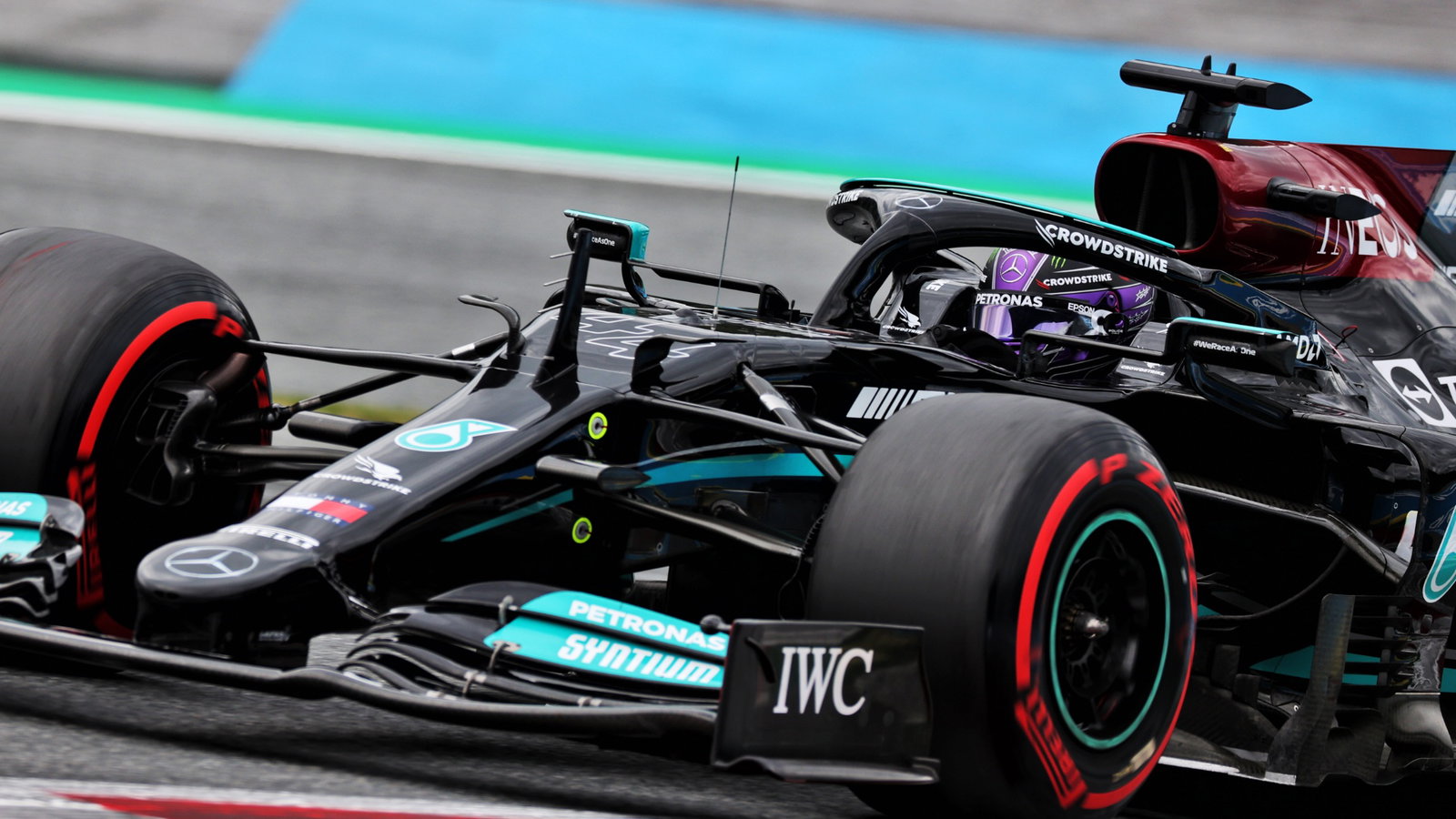 Lewis Hamilton (GBR) Mercedes AMG F1 W12.