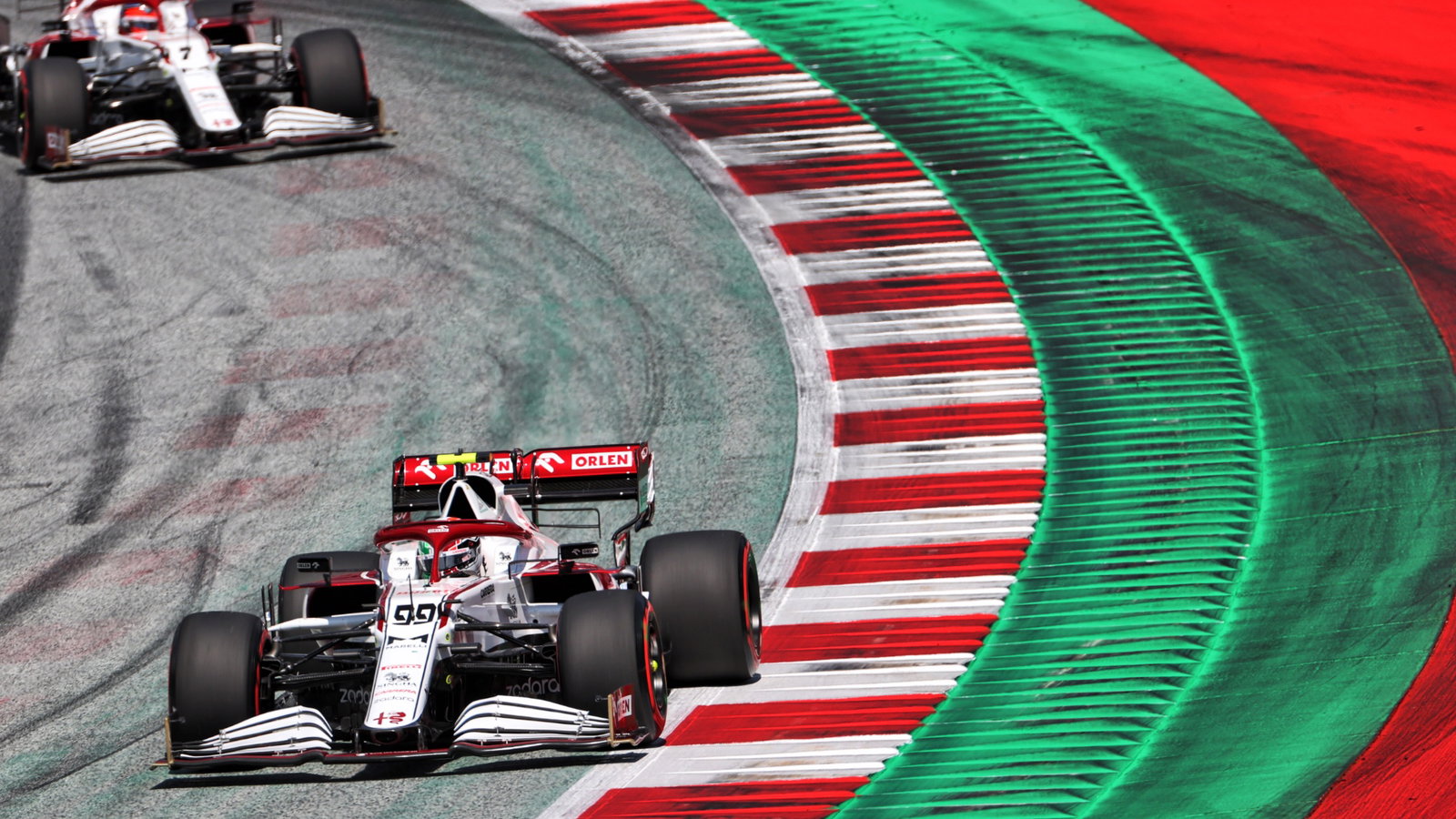 Antonio Giovinazzi (ITA) Alfa Romeo Racing C41.