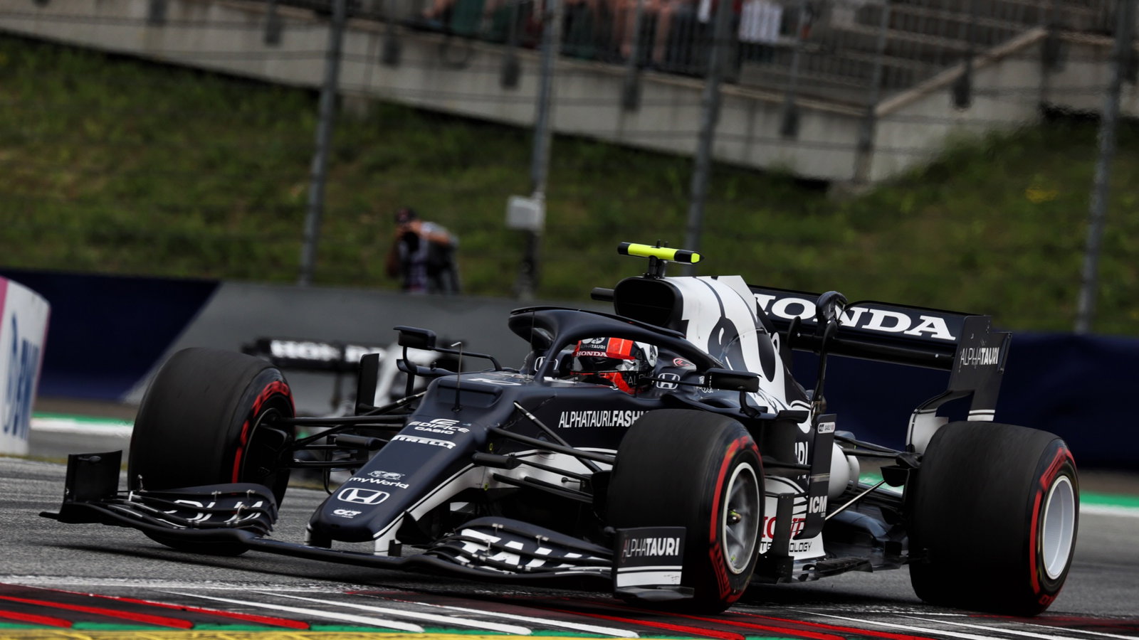 Pierre Gasly (FRA) AlphaTauri AT02.