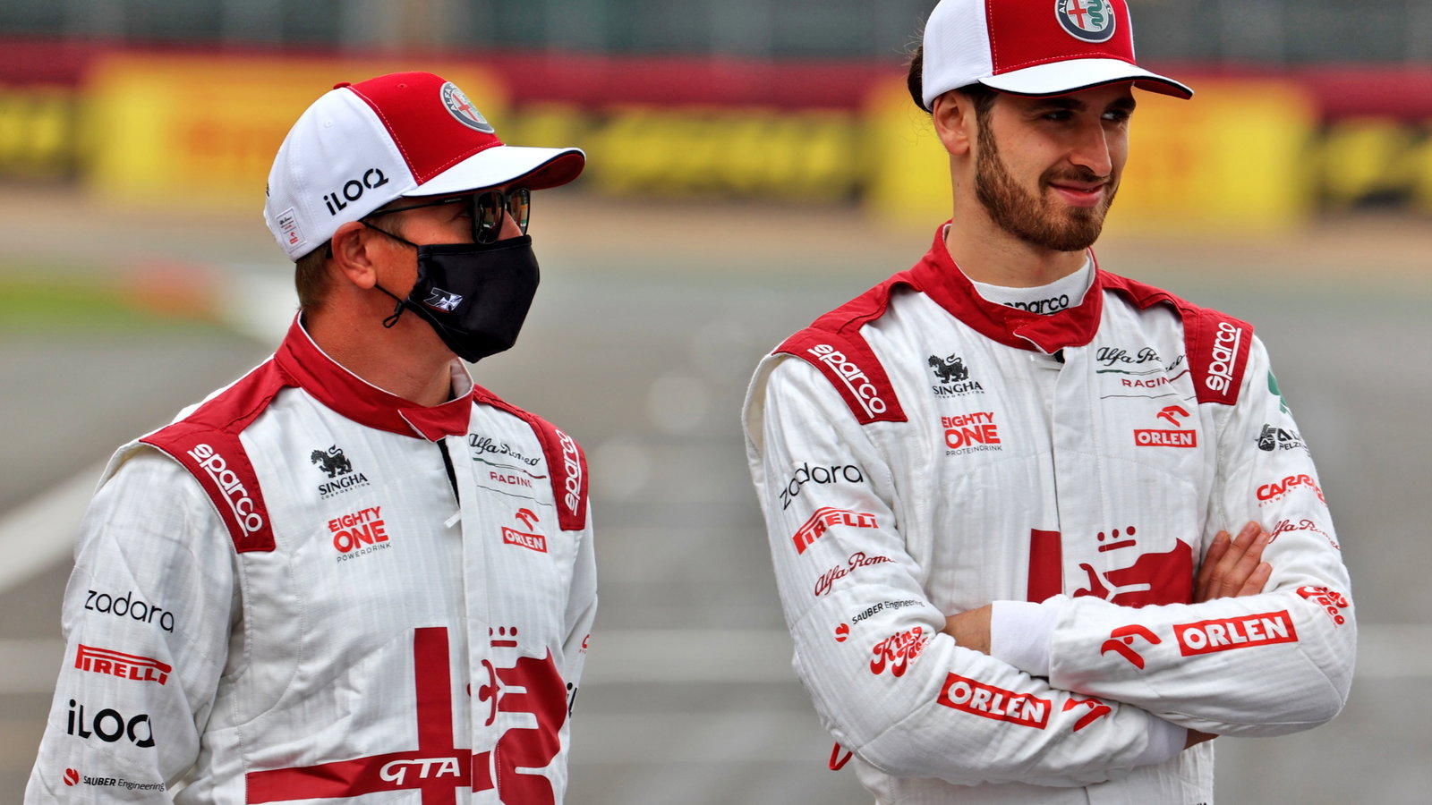(L to R): Kimi Raikkonen (FIN) Alfa Romeo Racing and team mate Antonio Giovinazzi (ITA) Alfa Romeo Racing - 2022 Car Launch.
