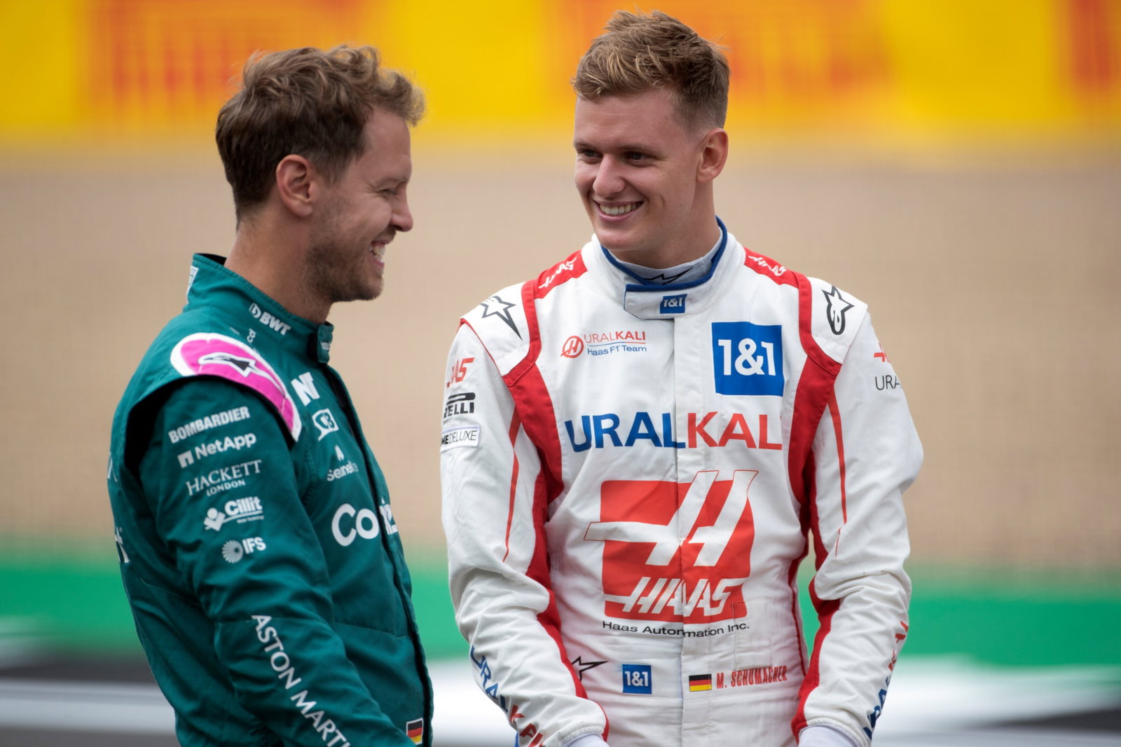 (L to R): Sebastian Vettel (GER) Aston Martin F1 Team dan Mick Schumacher (GER) Haas F1 Team - Peluncuran Mobil 2022.