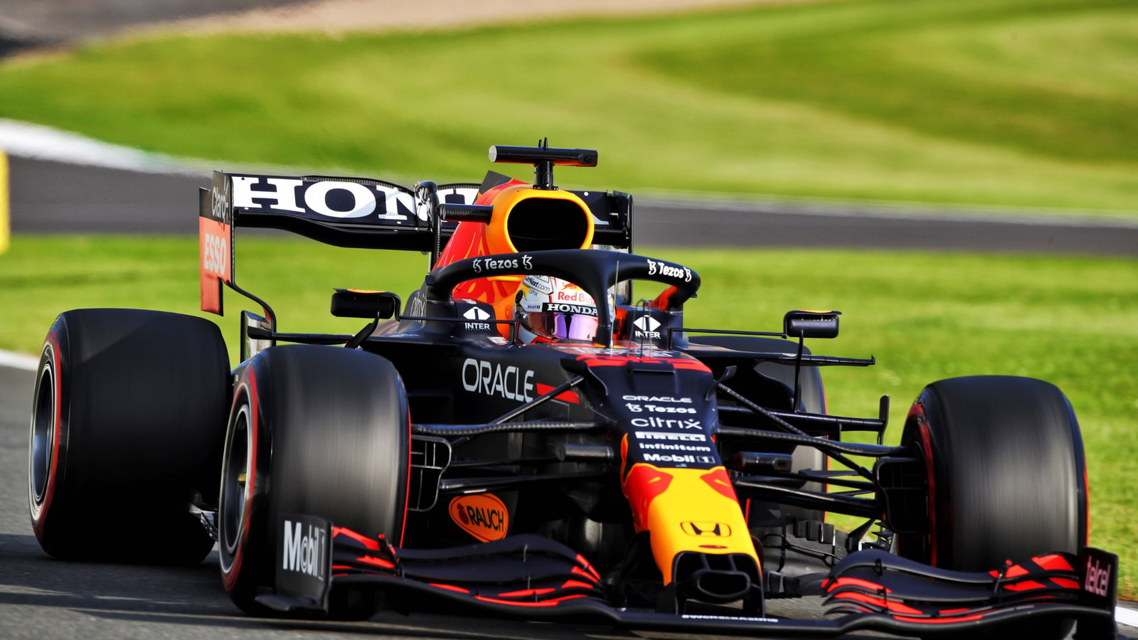 Max Verstappen (NLD) Red Bull Racing RB16B.